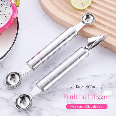 이 스테인레스 스틸 부엌용품으로 채소와 과일을 손쉽게 자르세요.