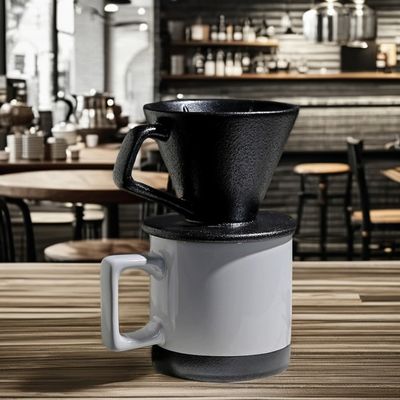 클래식 디자인 세라믹 커피 메이커와 포르셀린 머그 및 사용자 지정 투어 오버 디프퍼 세트