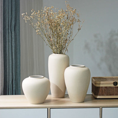 특별한 모양의 기하학적 꽃 배열을 위한 현대 시대의 수식 세라믹 꽃병