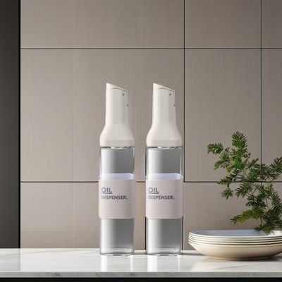 슈퍼마켓 의 필수 현대적 목조 그릇 의 식기 에 식초 기름 과 소야 소스