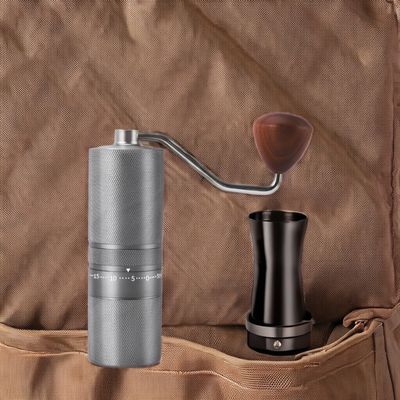 현대적 스테인리스 스틸 디자인과 나무 손잡이