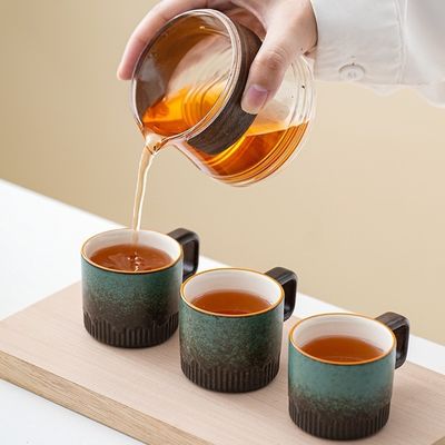 캔더 디자인과 나무 손잡이가 있는 노르딕 컴팩트 세라믹 커피컵 50ml