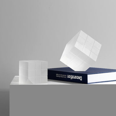 스타일리시한 유리 루빅 큐브 집 및 사무실 탁상 장식 단일 조각 패키지