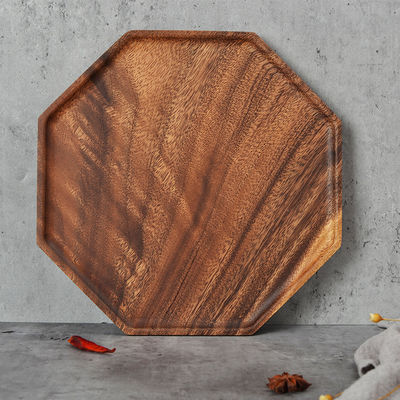 전통적 디자인 스타일로 지속 가능한 자연 목재 가구와 서비스 트레이를 제공합니다.