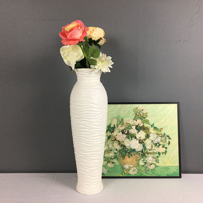 현대 시대의 세라믹 목조 주방 또는 냄비 사용의 가정 장식용 인기 예술 디자인